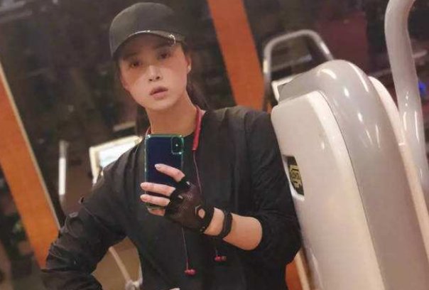黄晓明晒与蒋欣健身照,他们之间的关系怎么样?