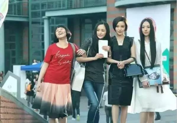 Hold住姐谢依霖嫁人了：总有人爱你有趣的灵魂