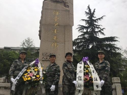 在王伟烈士墓前留信的人找到了,他是谁?