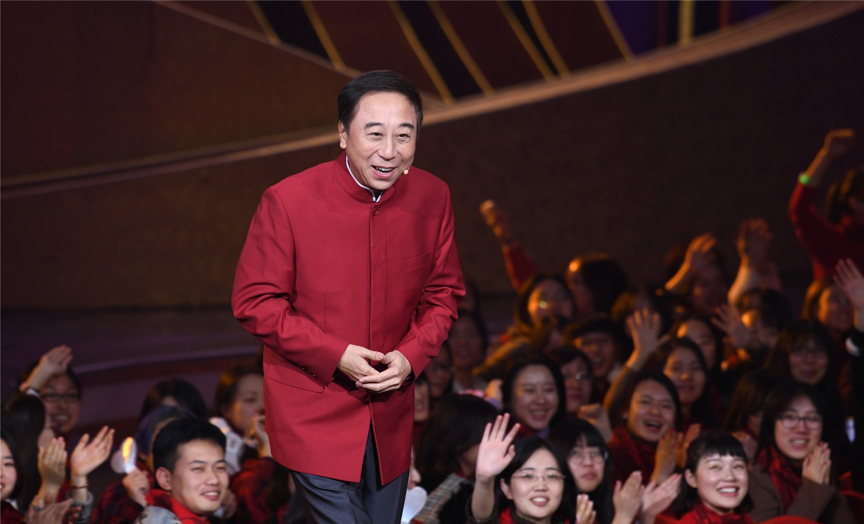 冯巩老婆原来是她，低调了37年长这样，难怪冯巩不愿意公开，她是谁？