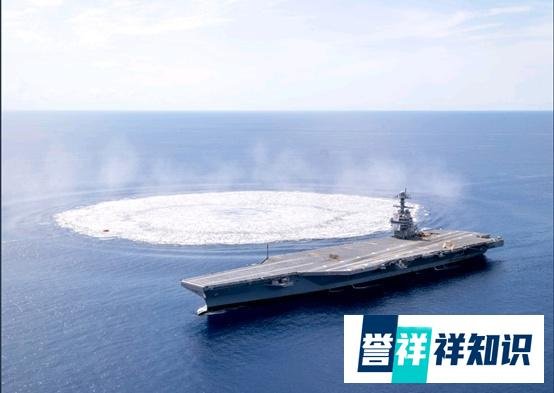 美军航母旁数千磅炸药爆炸 这是咋情况？