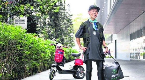由于老龄化和劳动力紧张，日本老年人开始送外卖了