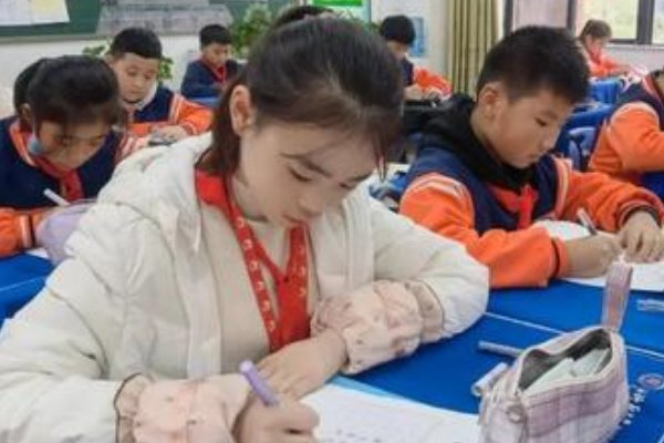 潦水尽而寒潭清的潦怎么读