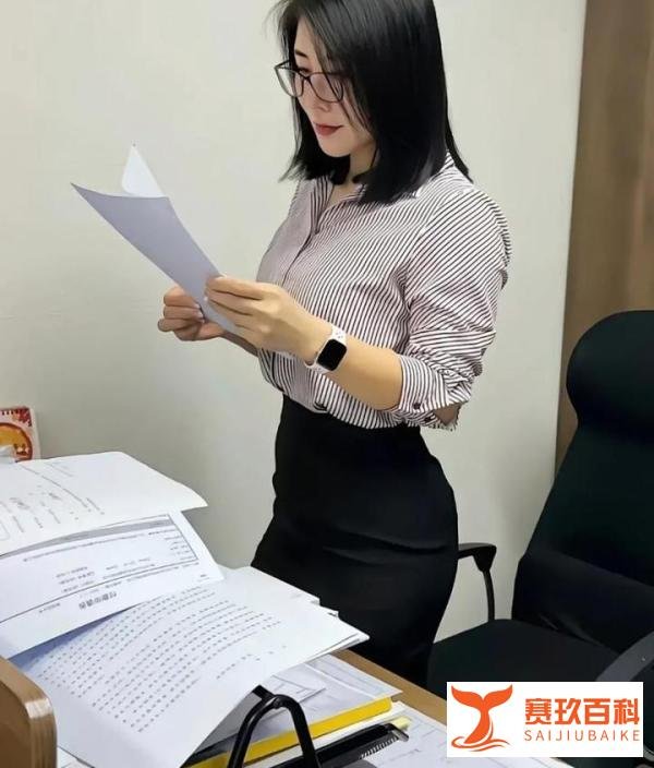 职场女性默默奉献：女员工背后的付出与贡献