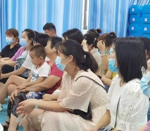 全班43人家长会,只来了7位爸爸!背后折射出了哪些问题?