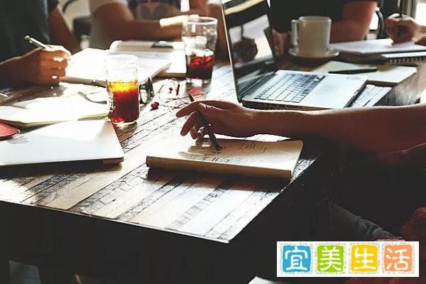 公司规定：朋友圈屏蔽同事罚款100元！你会同意吗？