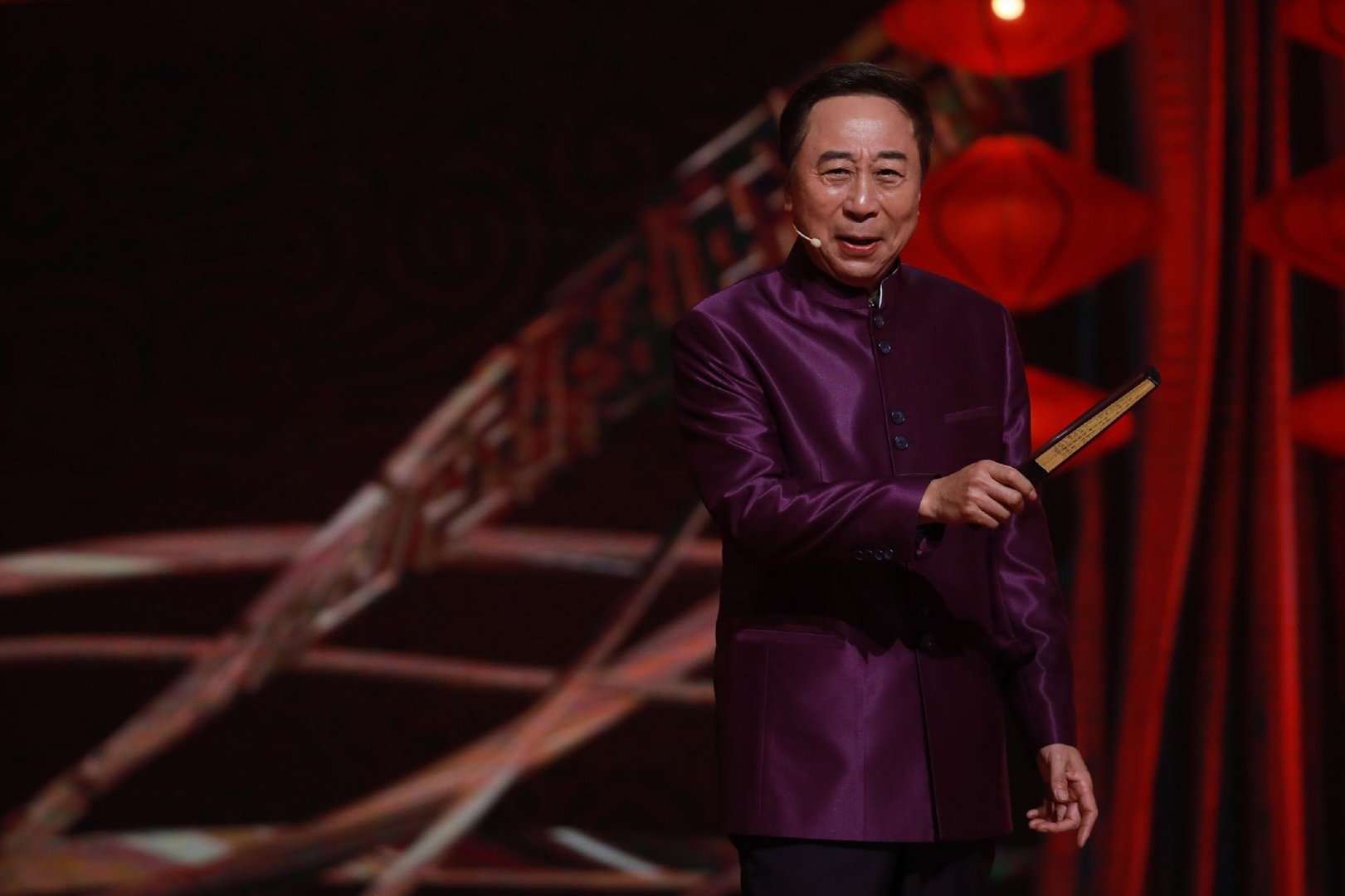冯巩老婆原来是她，低调了37年长这样，难怪冯巩不愿意公开，她是谁？