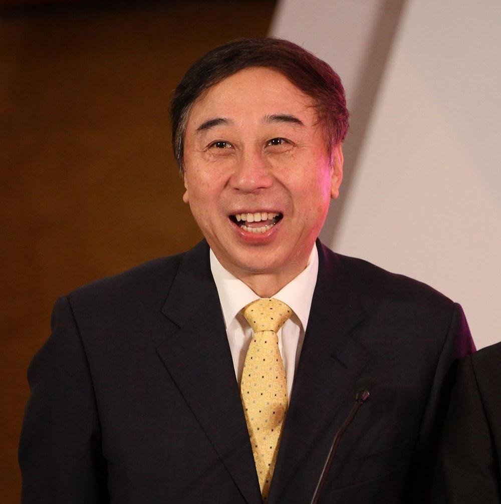 冯巩老婆原来是她，低调了37年长这样，难怪冯巩不愿意公开，她是谁？