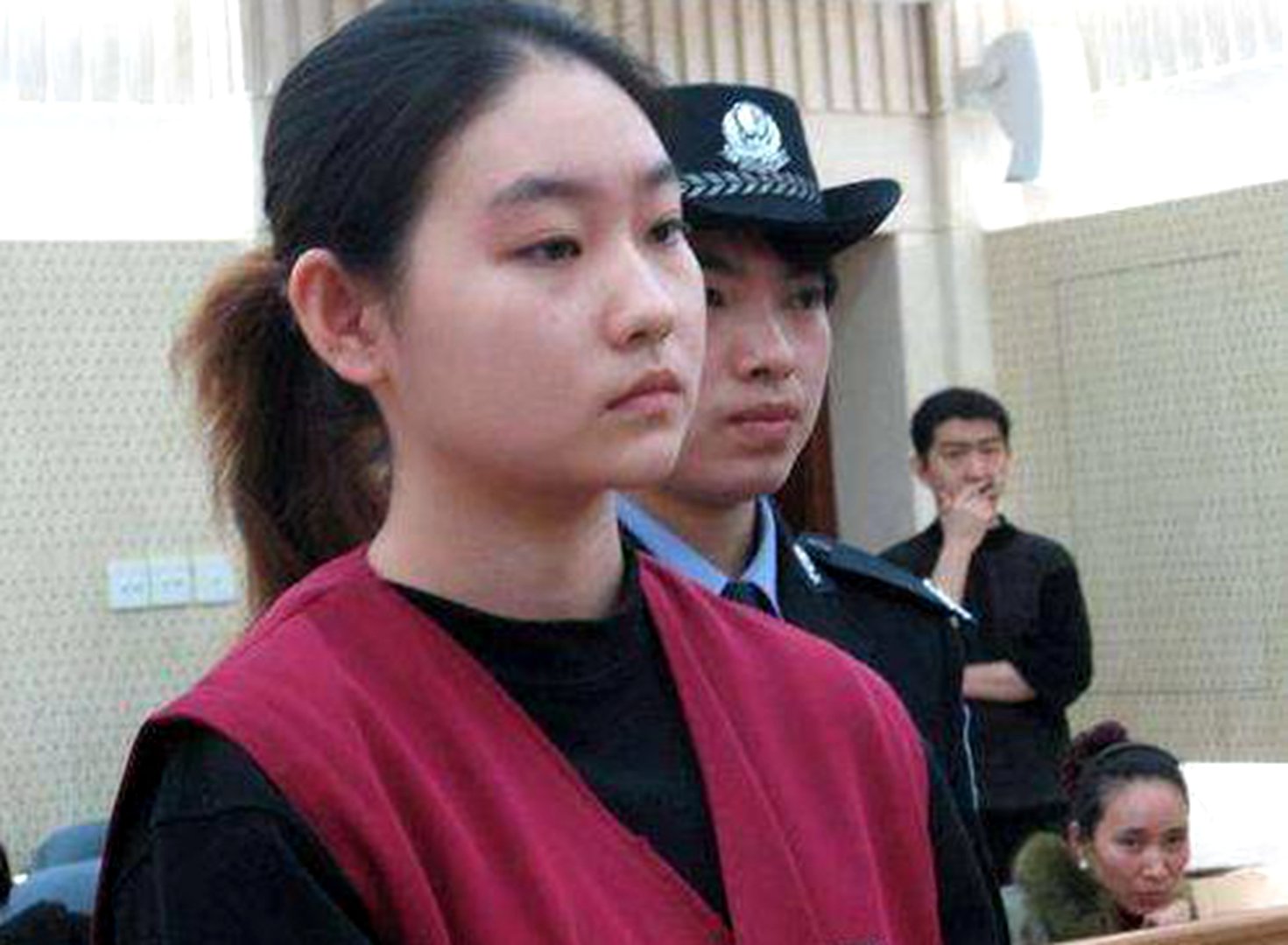冯巩老婆原来是她，低调了37年长这样，难怪冯巩不愿意公开，她是谁？