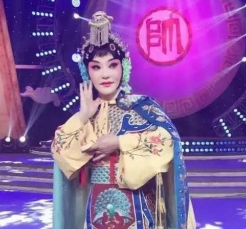 她是央视“最低调”的美女主持人,隐婚30年无人知,如今61岁活成这样