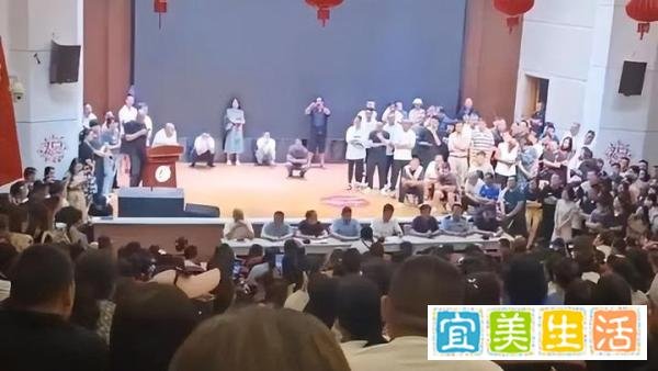 一年学费4万，单科8分涉事学校违规收取两千余万，被责令退费整改