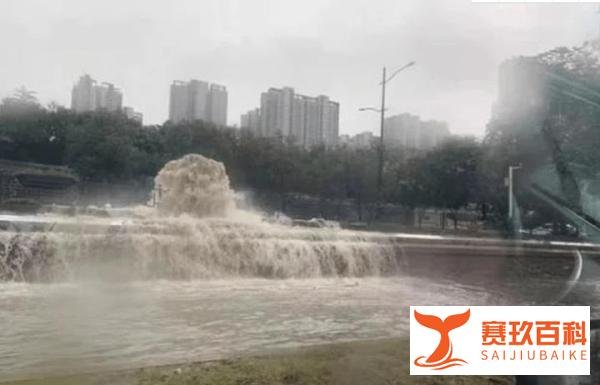 郑州再迎暴雨,一隧道喷水似瀑布！