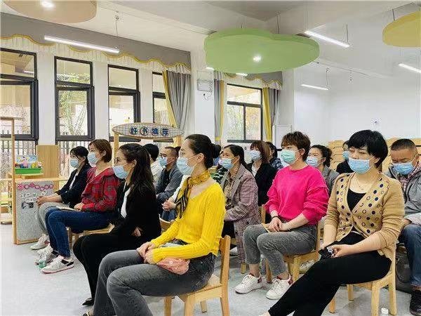 全班43人家长会,只来了7位爸爸!背后折射出了哪些问题?