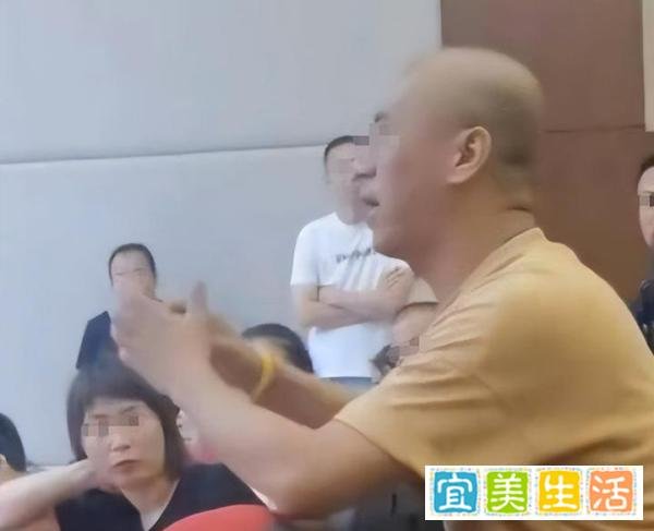 一年学费4万，单科8分涉事学校违规收取两千余万，被责令退费整改