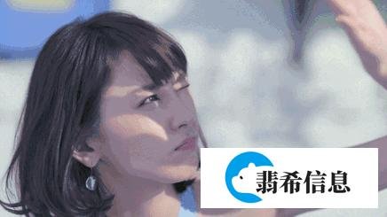 on the beach还是at the beach，意思大不一样！