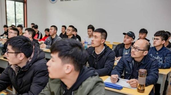 哪里有私人教练培训班?