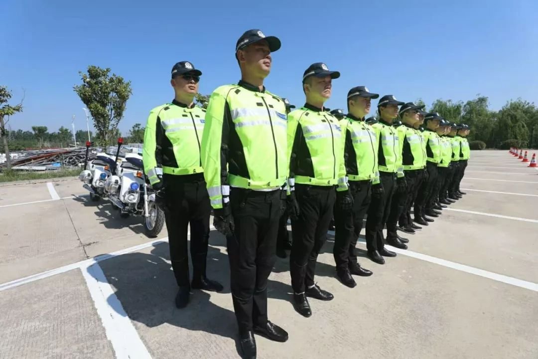 每天通勤动用700余警卫？尹锡悦执政为何需要那么多警员为他安全保驾？