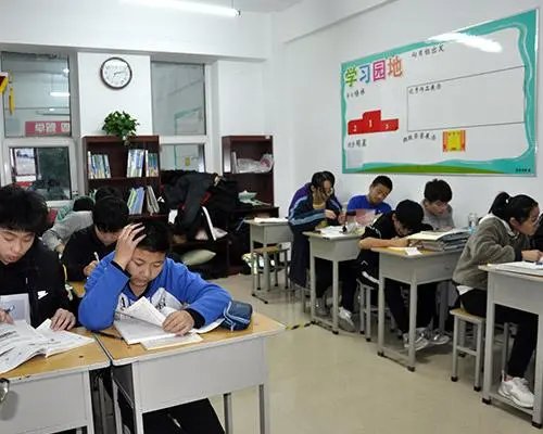 复读怎么找学校啊