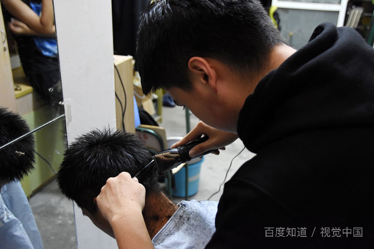 40多岁学理发，多长时间可以学成，你们那学费多少钱？